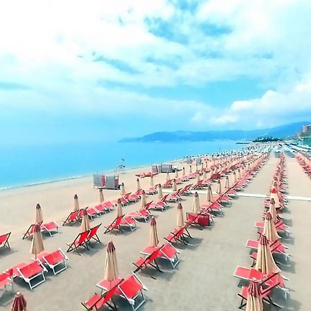 Modern & Bright Flat - 2 Min From The Sea Savona Exterior foto