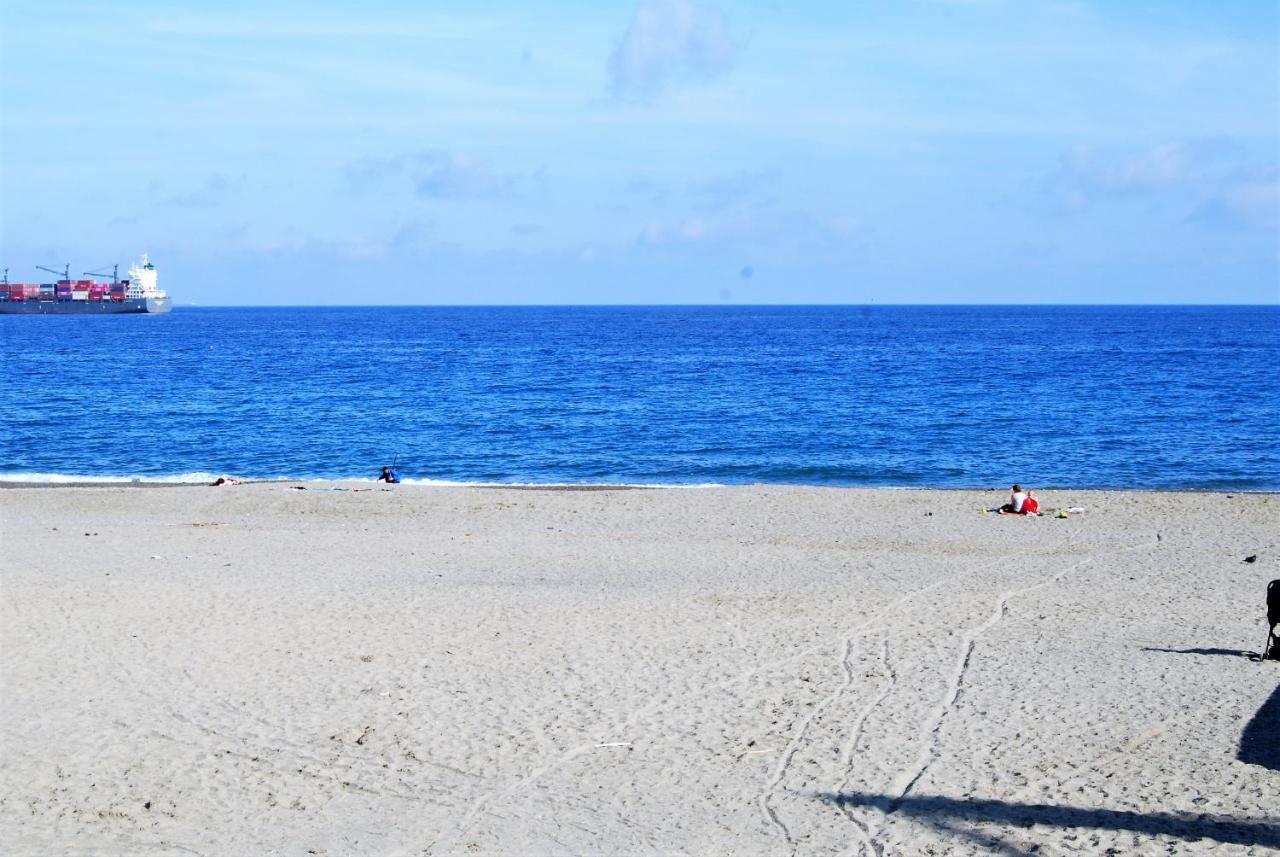 Modern & Bright Flat - 2 Min From The Sea Savona Exterior foto